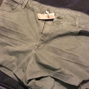 NWT American Eagle Hi-Rise Shortie Jean Shorts